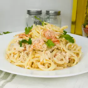 Макароны с курицей и сыром