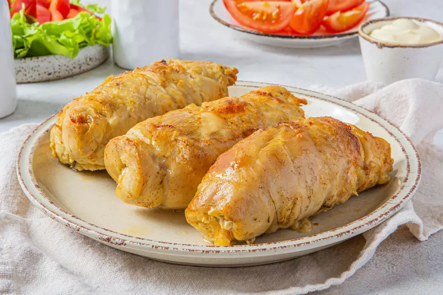 Готовое блюдо куриные рулетики с грибами
