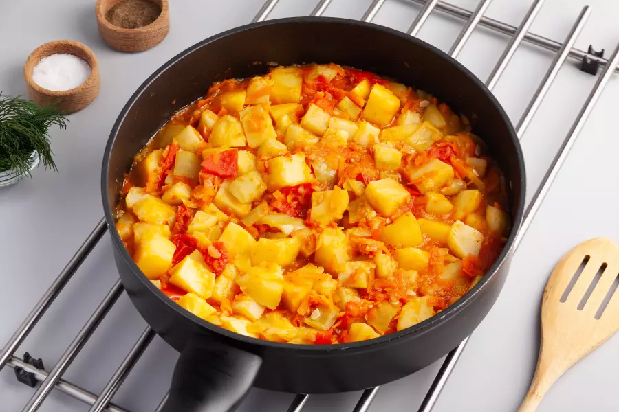 Готовое блюдо овощное рагу с кабачками и картошкой