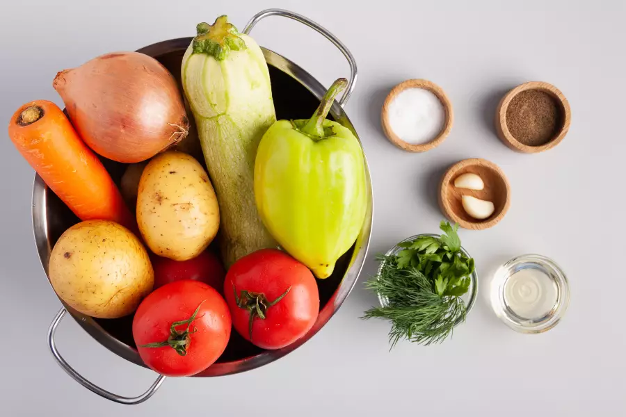 Ингредиенты для рецепта овощное рагу с кабачками и картошкой