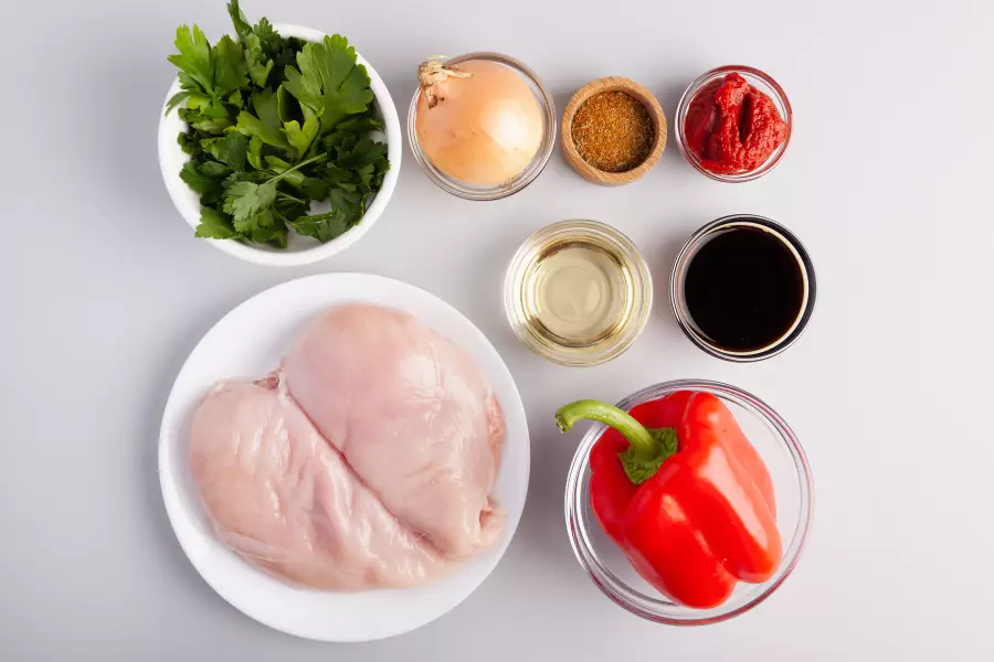 Ингредиенты для рецепта салат с курицей и болгарским перцем