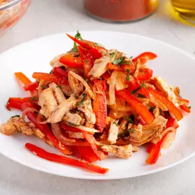 Салат с курицей и болгарским перцем