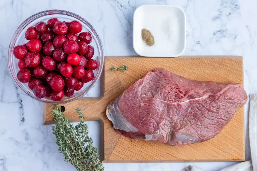 Ингредиенты для рецепта мясо с вишней