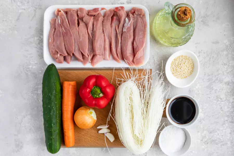 Ингредиенты для рецепта фунчоза с мясом и овощами