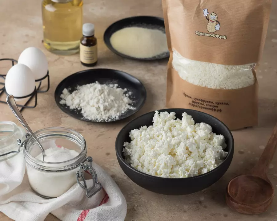 Ингредиенты для рецепта сырники из творога и манки на сковороде