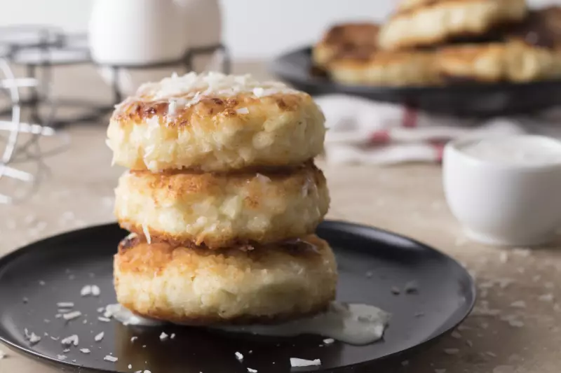 Сырники из творога и манки на сковороде