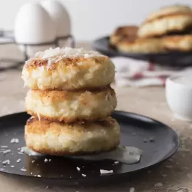 Сырники из творога и манки на сковороде