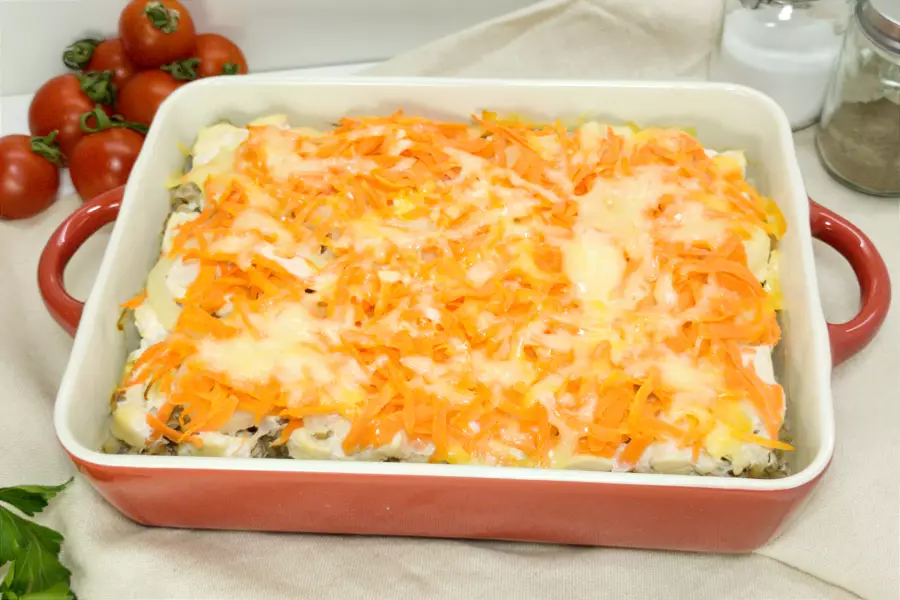 Готовое блюдо гречка с курицей в духовке