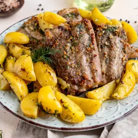 Свиные рёбрышки с картошкой