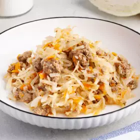 Тушёная капуста с фаршем