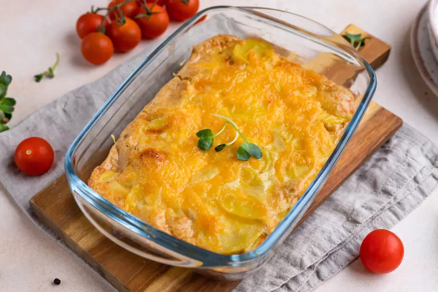 Готовое блюдо картофельная запеканка с сыром