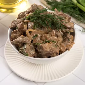 Печень по-строгановски