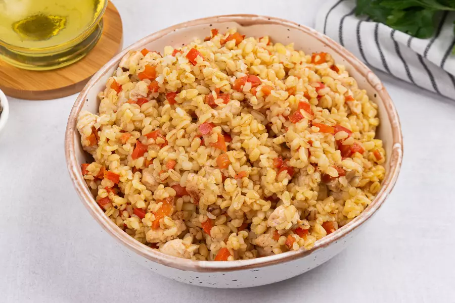 Готовое блюдо булгур с курицей