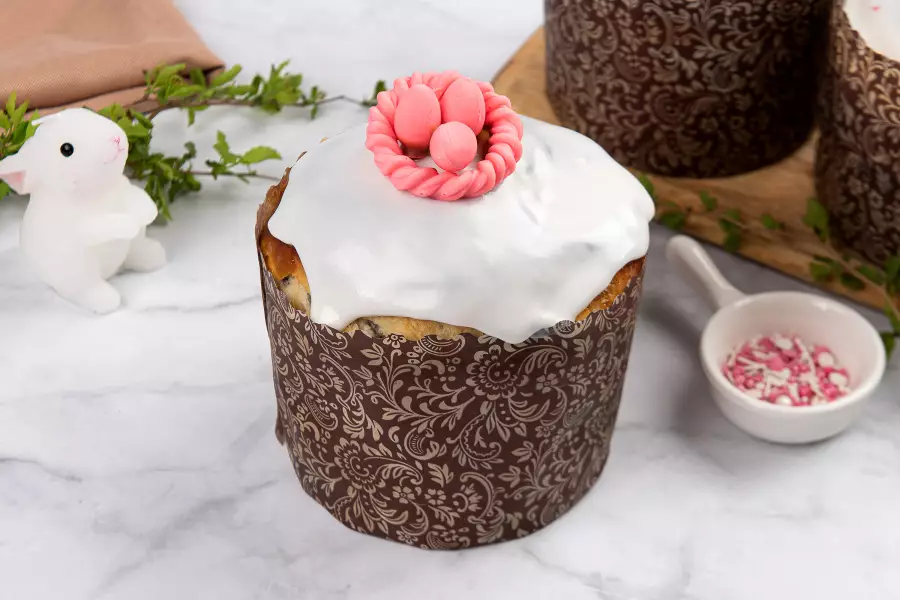 Пасхальный кулич с маком