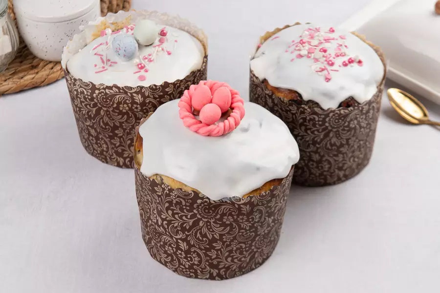 Готовое блюдо пасхальный кулич с маком