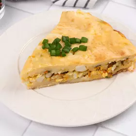 Заливной пирог с луком и яйцом