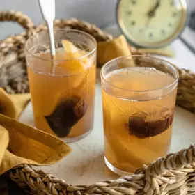 Компот из яблок с финиками