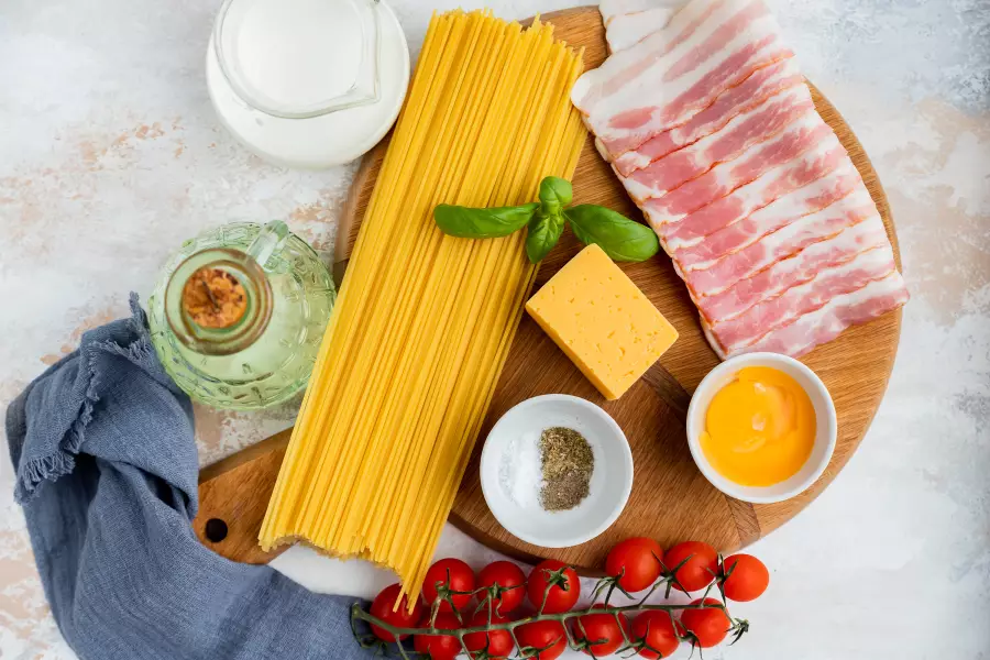 Ингредиенты для рецепта паста с беконом и сливками