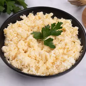 Салат с ананасами, яйцами и сыром
