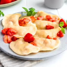 Вареники с клубникой