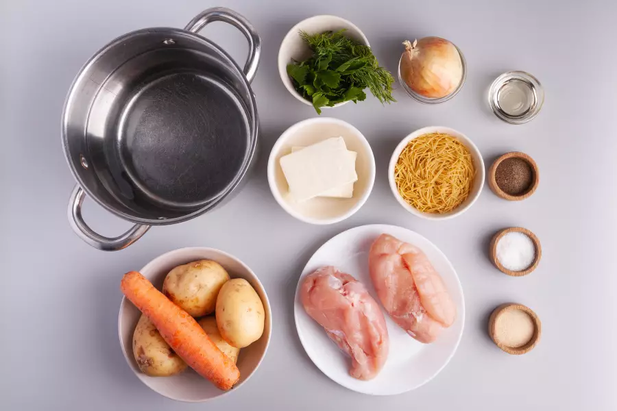 Ингредиенты для рецепта суп с сыром и курицей