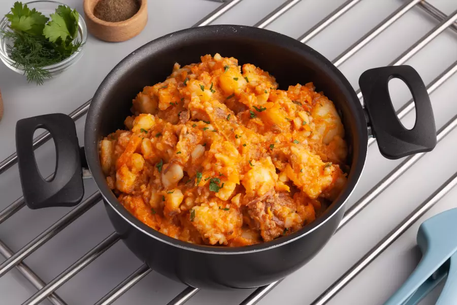 Готовое блюдо картошка с тушёнкой