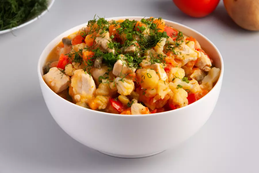 Готовое блюдо овощное рагу с курицей