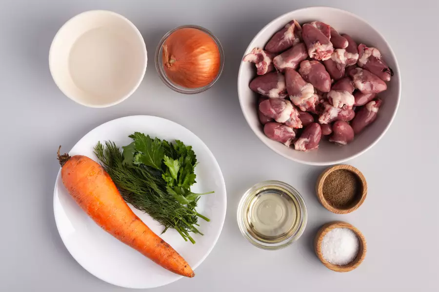 Ингредиенты для рецепта куриные сердечки с луком