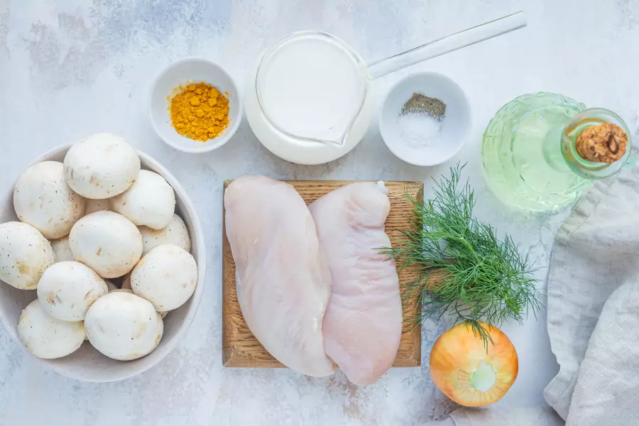 Ингредиенты для рецепта курица с грибами в сливочном соусе