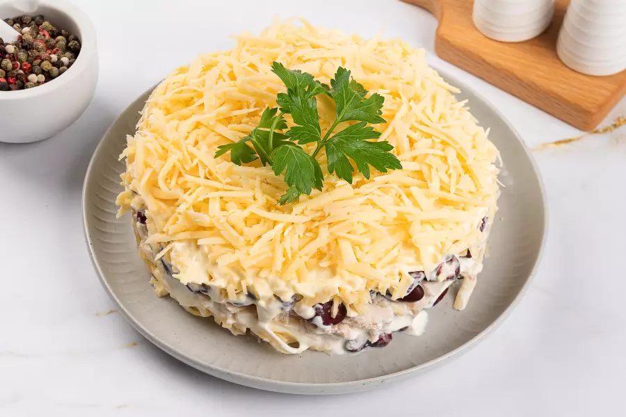 Салат с фасолью и курицей