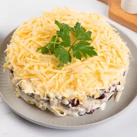 Салат с фасолью и курицей