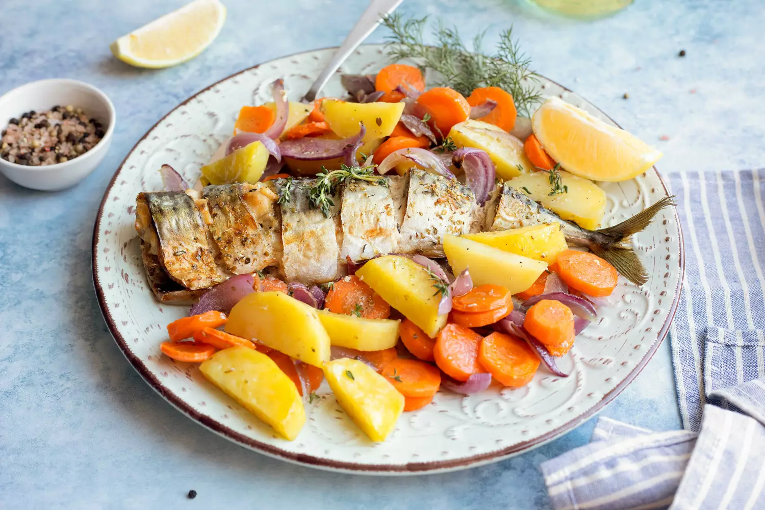 Скумбрия с овощами, в духовке