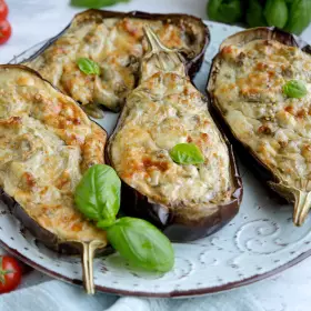 Баклажаны с сыром и чесноком в духовке