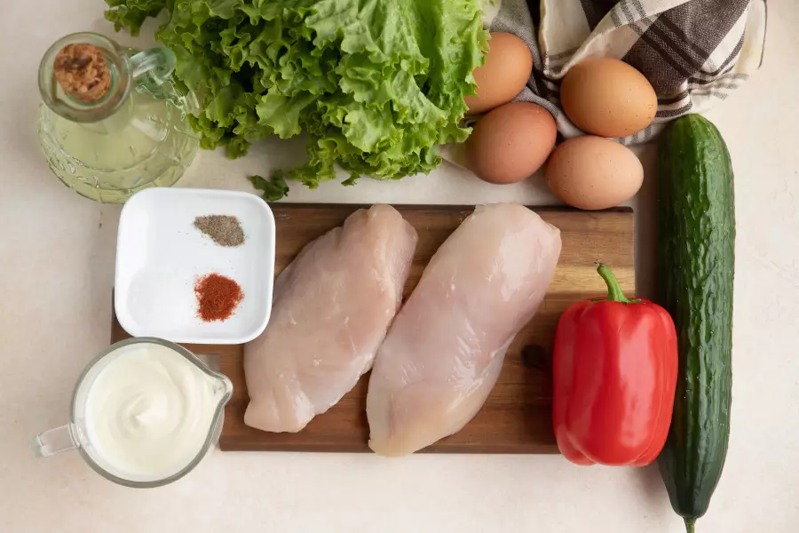 Ингредиенты для рецепта салат с жареной курицей