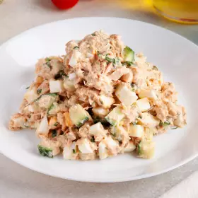 Салат с тунцом и огурцом