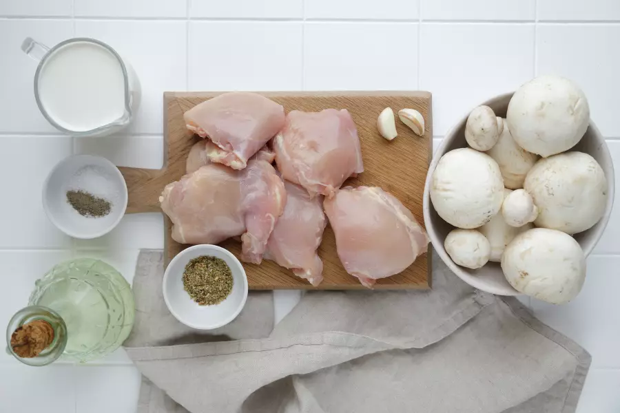 Ингредиенты для рецепта курица с грибами в сливках в духовке