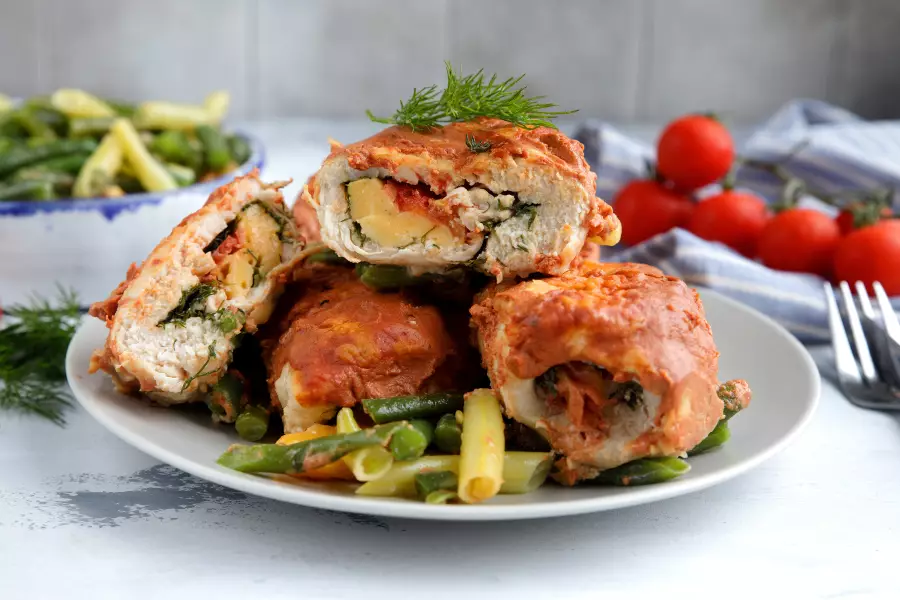 Куриные рулетики с начинкой