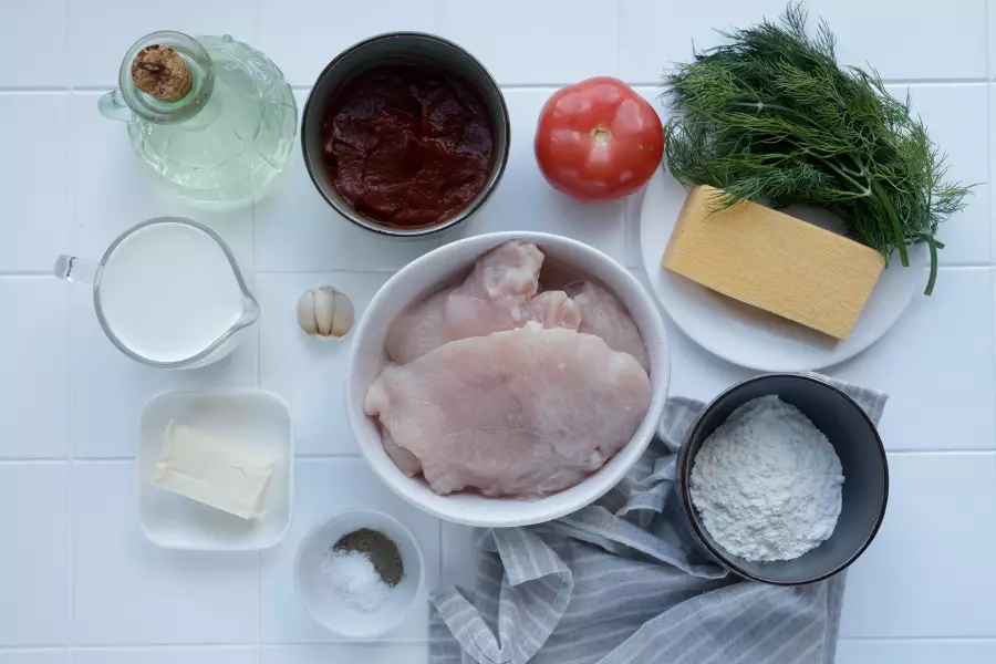 Ингредиенты для рецепта куриные рулетики с начинкой