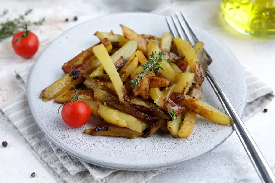 Готовое блюдо жареная картошка с луком
