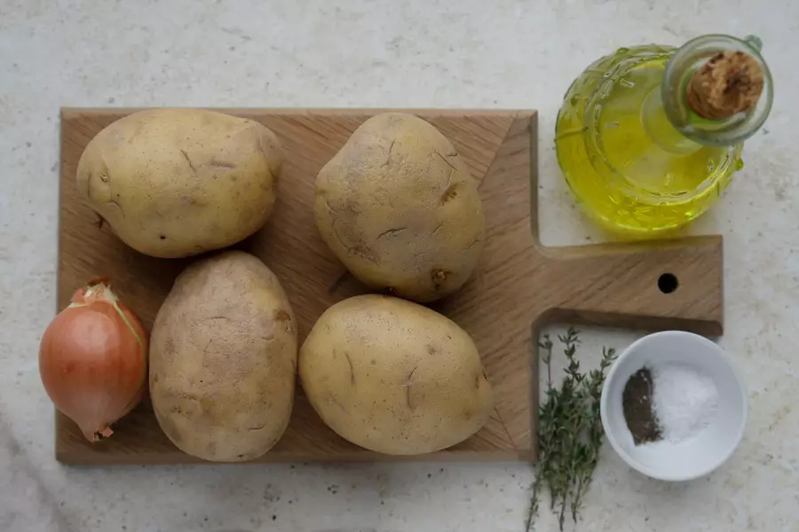 Ингредиенты для рецепта жареная картошка с луком