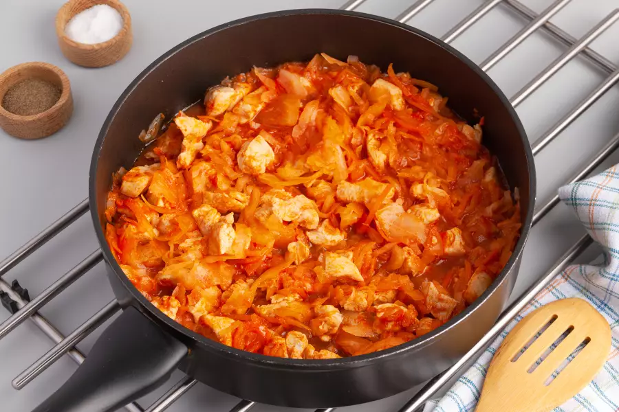 Готовое блюдо курица с квашеной капустой