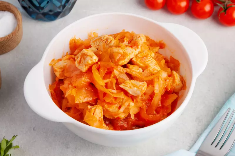 Курица с квашеной капустой