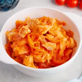Курица с квашеной капустой