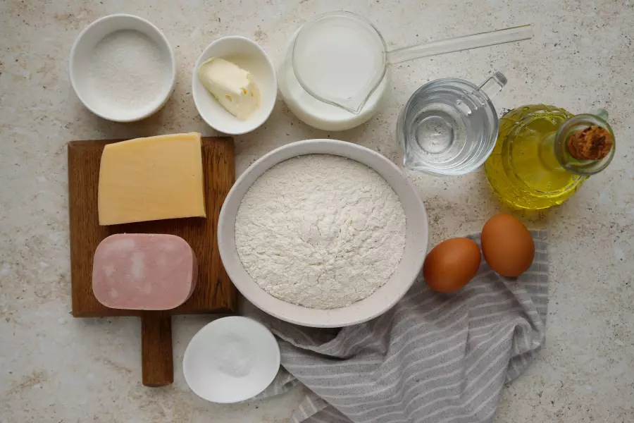 Ингредиенты для рецепта блинчики с ветчиной и сыром