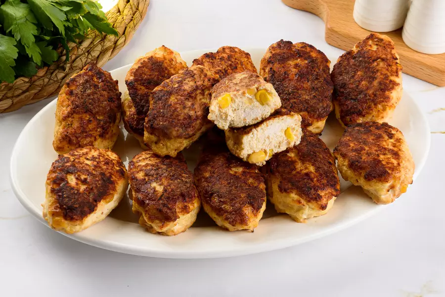 Готовое блюдо куриные котлеты с сыром