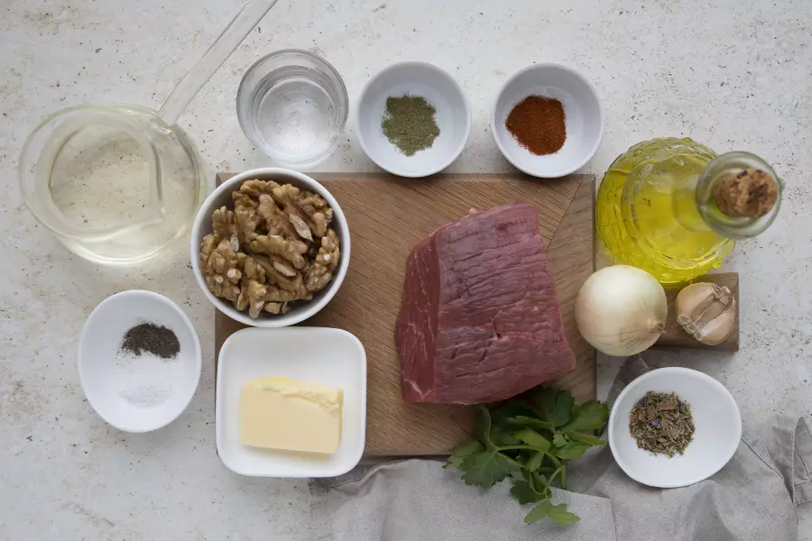 Ингредиенты для рецепта говядина с грецкими орехами
