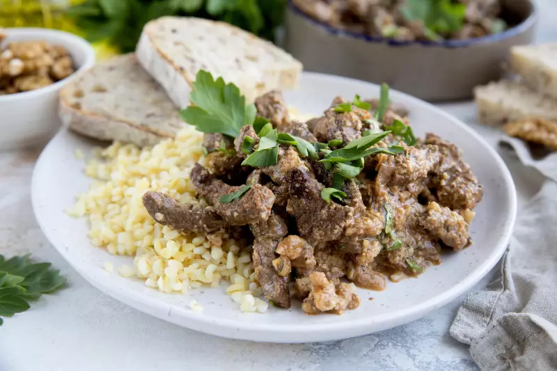 Говядина с грецкими орехами