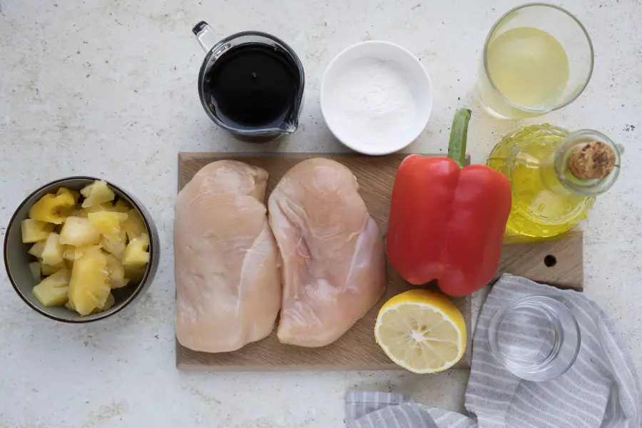 Ингредиенты для рецепта курица с ананасами в кисло-сладком соусе