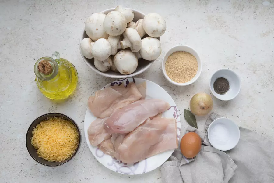 Ингредиенты для рецепта куриный рулет с грибами