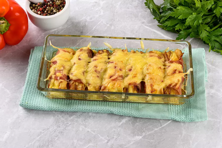 Кабачки с беконом в духовке